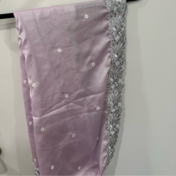 Lavendar lehenga extra length - Picture 4 of 6